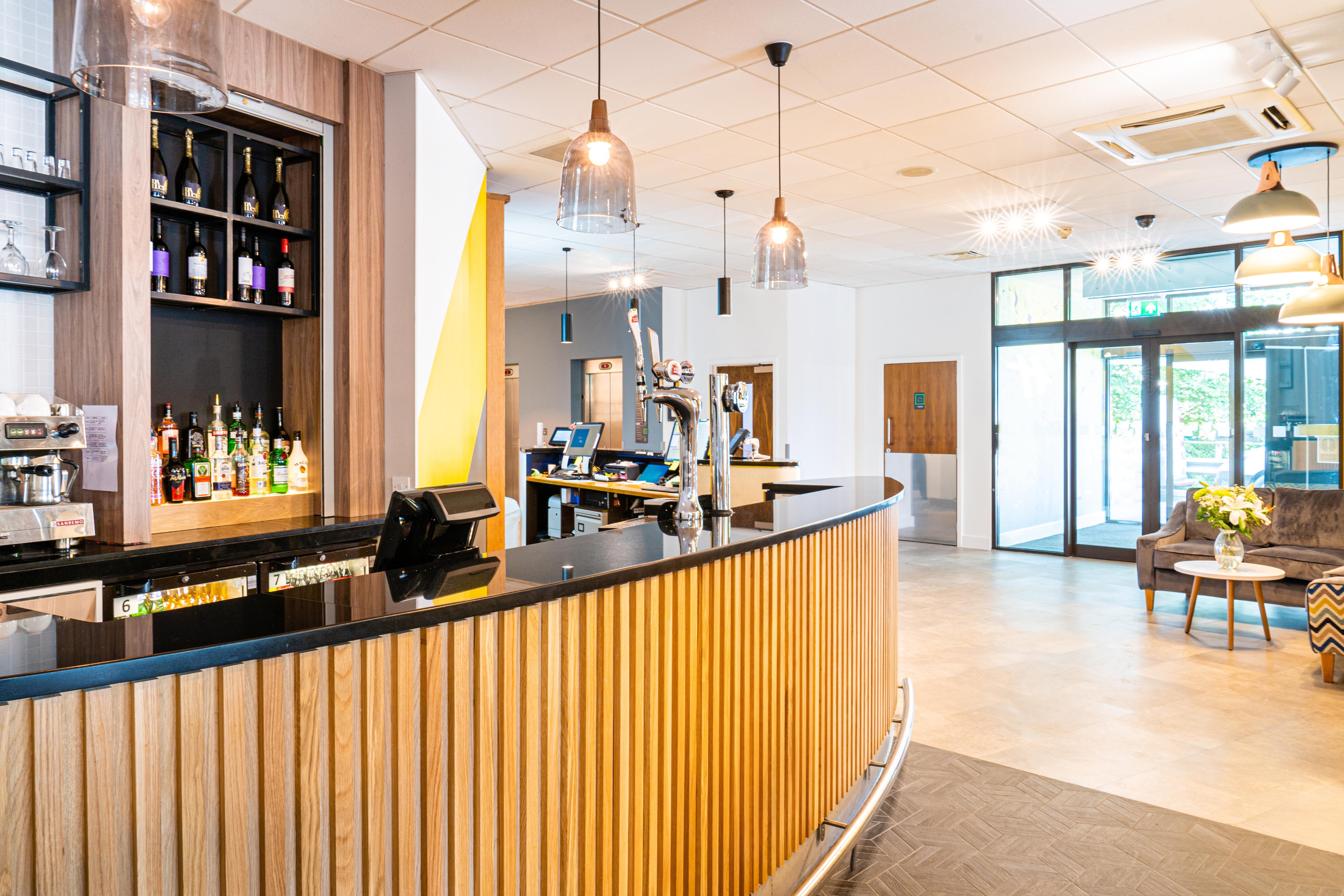 Holiday Inn Bournemouth By Ihg Ngoại thất bức ảnh