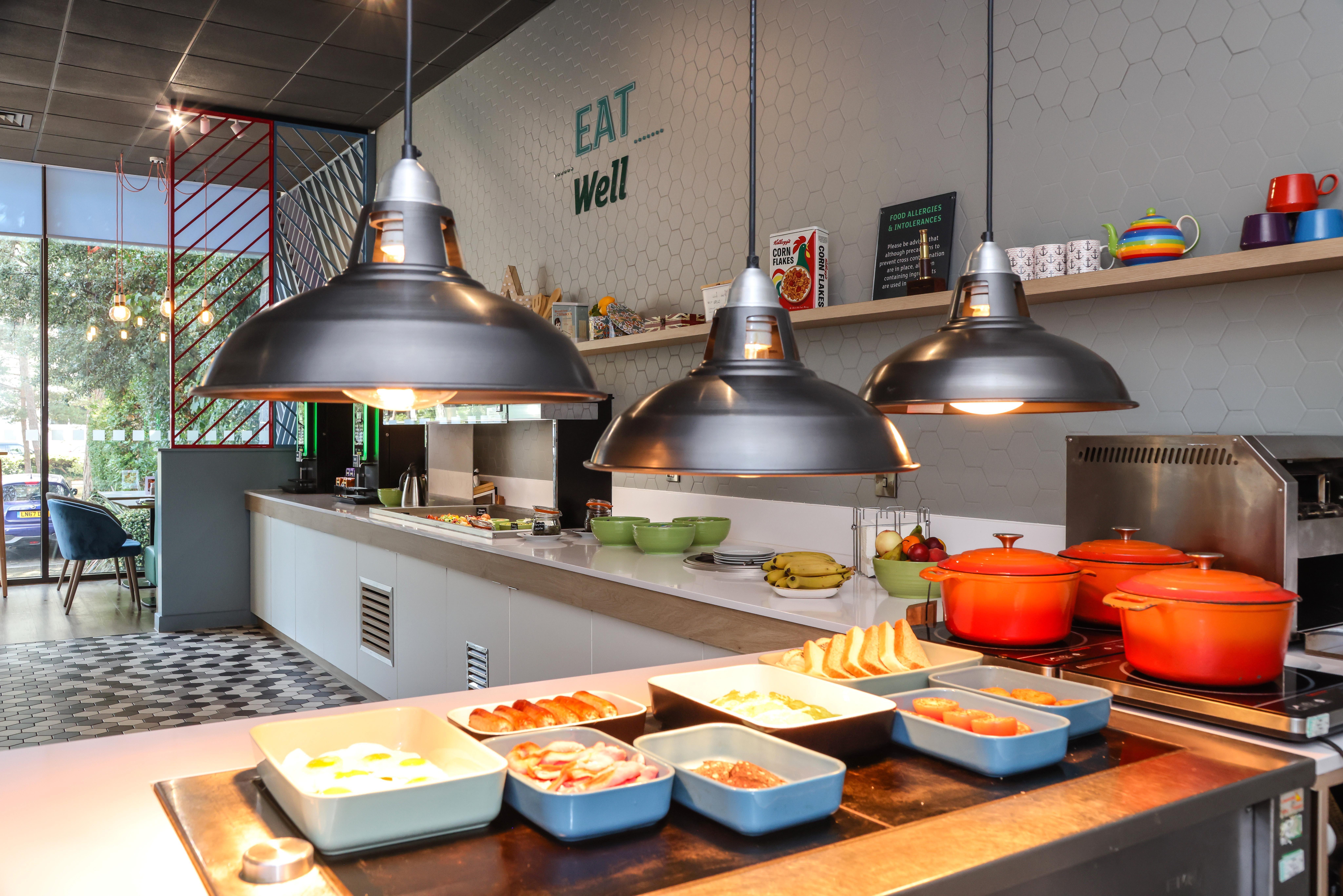 Holiday Inn Bournemouth By Ihg Ngoại thất bức ảnh