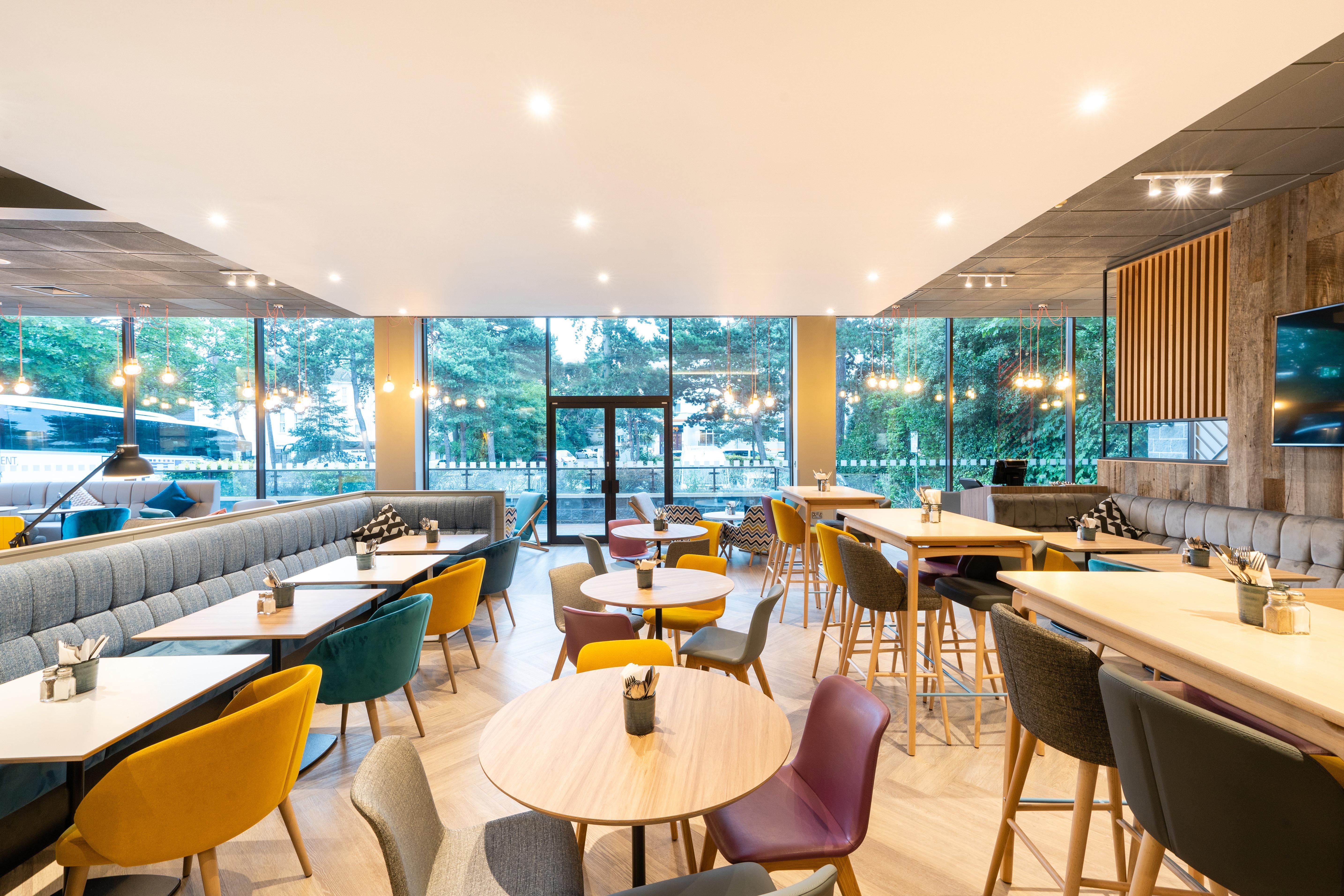 Holiday Inn Bournemouth By Ihg Ngoại thất bức ảnh